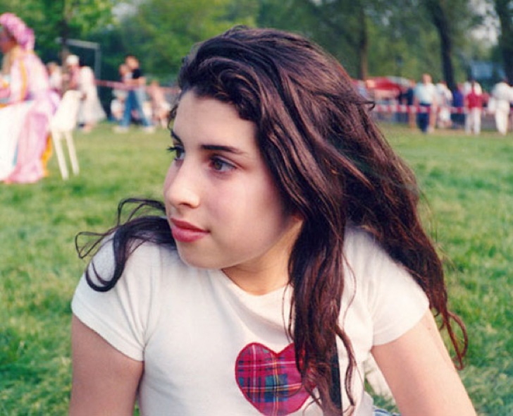 Amy Winehouse joven 