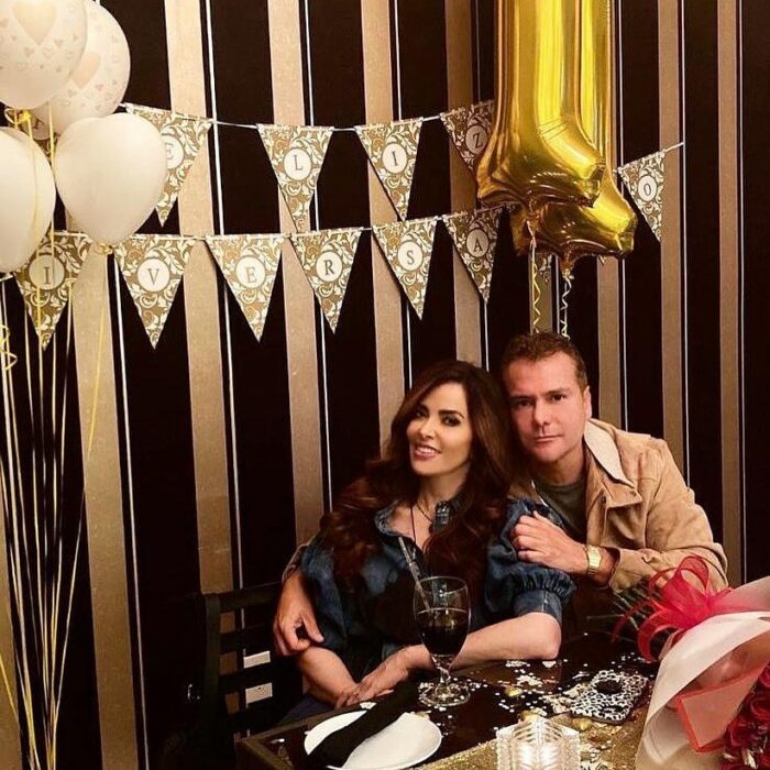 Gloria Trevi y su esposo celebrando 