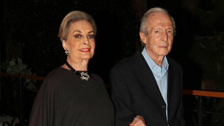Talina Fernández del brazo con su novio José Manuel Fernández 