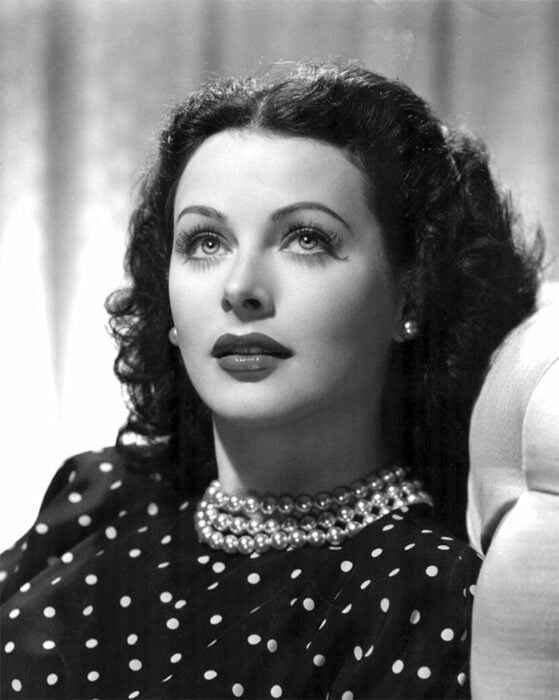 Hedy Lamarr en blanco y negro 