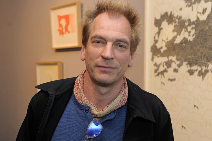  Julian Sands