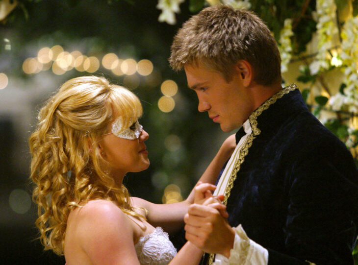 Hilary Duff con Chad Michael Murray en la nueva cenicienta 