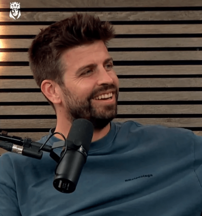 Gerard Piqué frente a un micrófono en uno de los en vivos de la Kings League