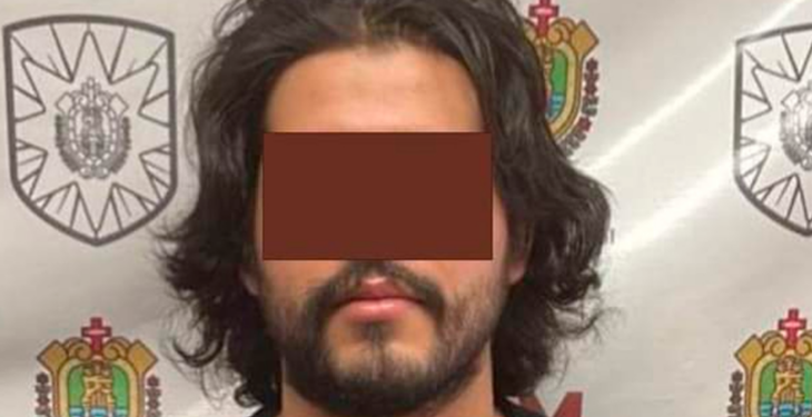 el homicida Marlon Botas en las instalaciones de la FGE Veracruz tiene un rectángulo en el rostro para proteger su identidad