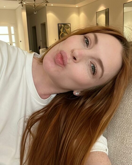 Fotografía de Lindsay Lohan mandando un beso 