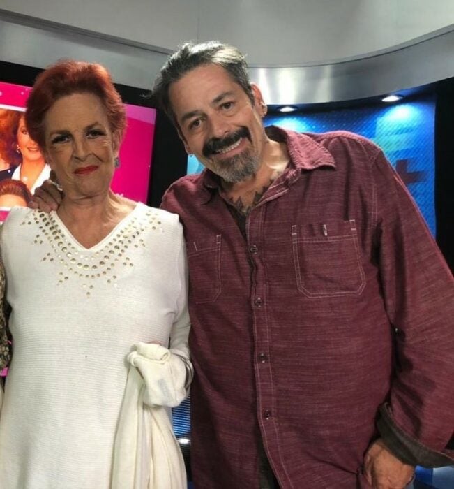 Talina Fernández y Patricio Levy en su programa abrazados 