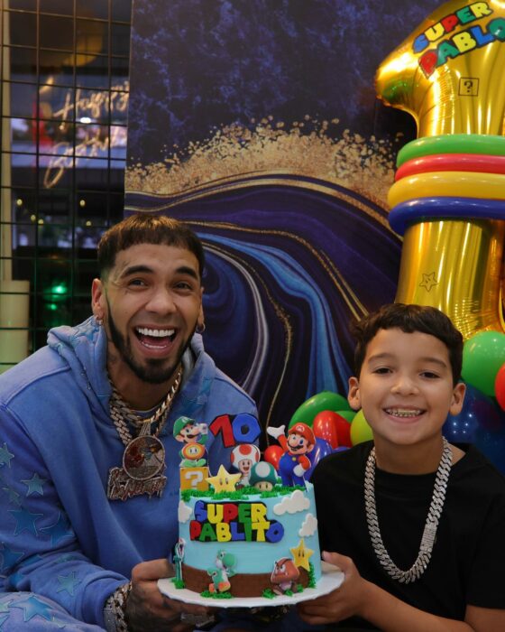 Fotografía de Anuel AA con su hijo Pablo en su cumpleaños numero 10 