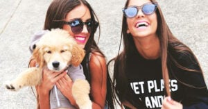 15 Cosas que NUNCA debes decirle a una persona que AMA a los perros