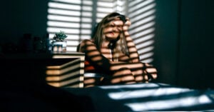 Existe una depresión que te hace parecer “cascarrabias”; tu mal humor puede ser distimia 