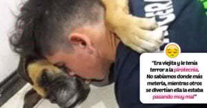 Se acurruca con su perrita al perderla por el ruido de los fuegos artificiales