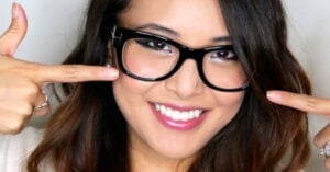 15 Increíbles trucos de maquillaje que todas las chicas que usan lentes deben conocer
